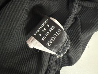 Vestido negro ajustado