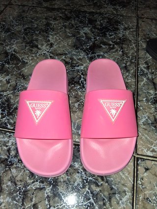 Chanclas Guess Rosa + unas gucci (re.plica)
