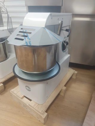 Amasadora para 12kg de masa total