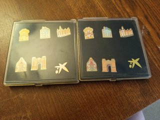 2 Colecciones de Pins de La Caixa
