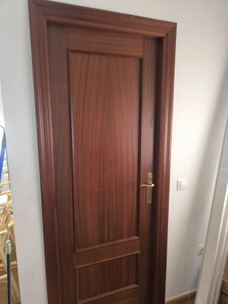 Puerta madera con cristal