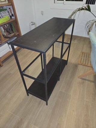 Estantería metálica y madera
