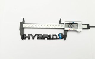 EMBLEMA LOGO NEGRO HYBRID TOYOTA 132x17mm