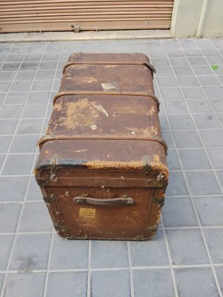 Baúl de viaje antiguo siglo XIX
