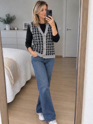 Chaleco de punto gris y negro
