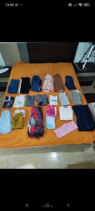 Lote de ropa de niña y 1 disfraz