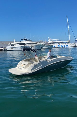 Embarcación Sea Ray 260