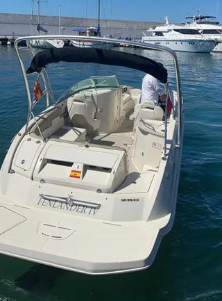 Embarcación Sea Ray 260