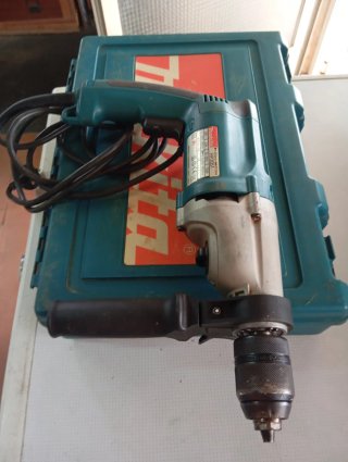 Taladro Makita HP2051 con Maletín