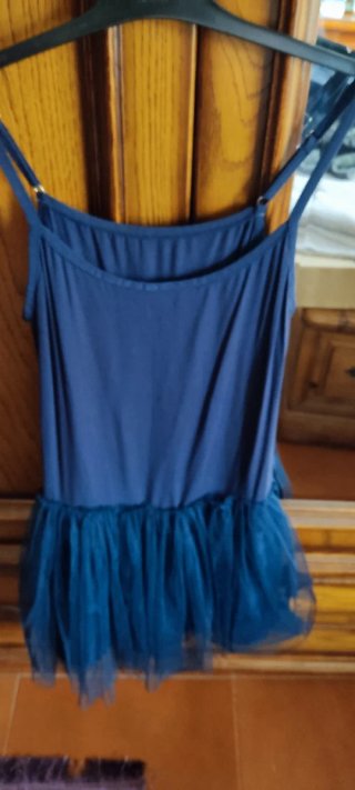Vestido de niña con tutú azul