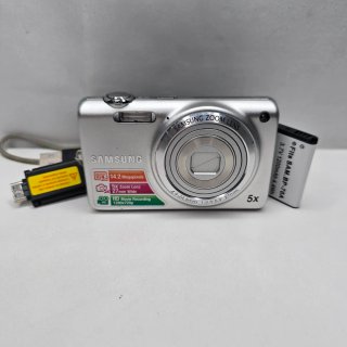 Vintage Samsung ST65 14.2MP Ultra-Slim Compact