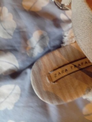 Sandalias Zara Beige y Plateadas