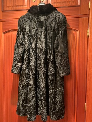 Abrigo de piel de garras negro sin usar