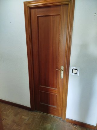 Puerta madera maciza sapeli