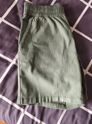 Pantalón corto verde nuevo de zara