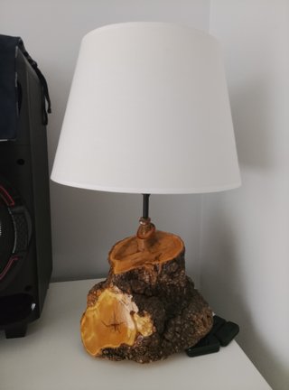Lámpara de Mesa Artesanal de Madera