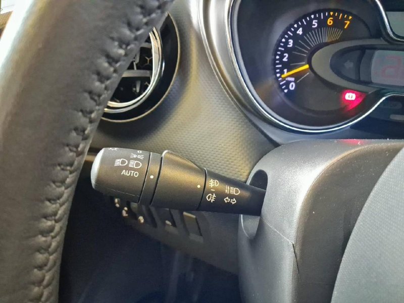 Renault Captur TCe Energy eco2 S&S Zen 2015, foto 13