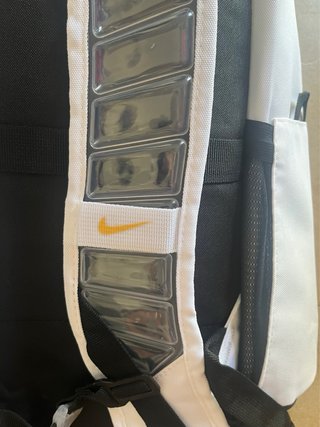 Mochila Nike Elite Blanco Y Dorado 32L