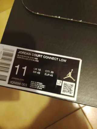 Zapatillas Jordan Negras y Rojas