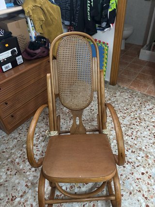 2 Mecedoras antiguas de ratán y madera las 2 60€