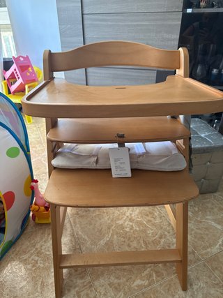 Trona de madera para bebé