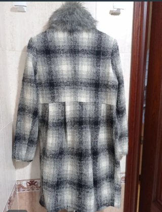 Abrigo cuadros gris y negro