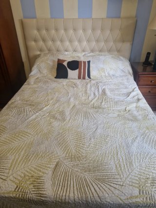 Cabecero, colchón y somier beige