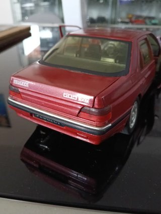 Peugeot 605 1/18