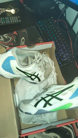 Zapatos ASICS blancos y azules