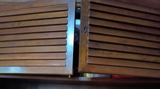 Mueble Antiguo de Madera con Cajones