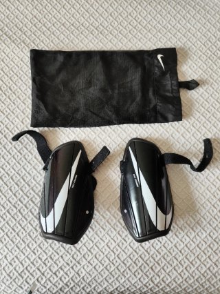 Espinilleras Nike Charge Negras