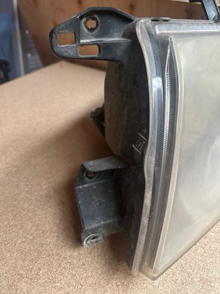Faro Mitsubishi Montero V60 Izquierdo