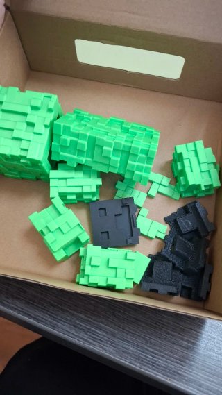 Figura Creeper Minecraft 3D 18cm