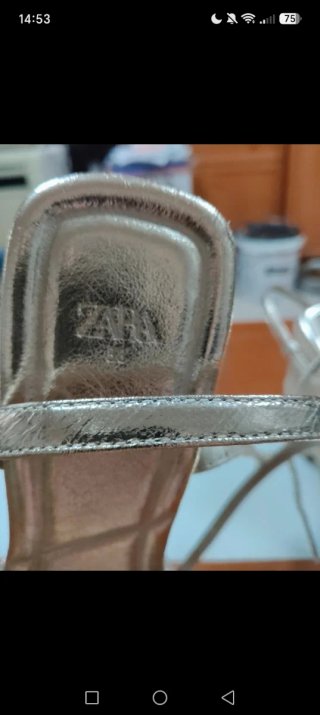 Sandalias de cuña doradas Zara