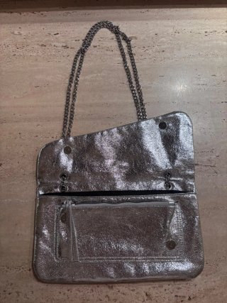 Bolso Plateado con Cadena