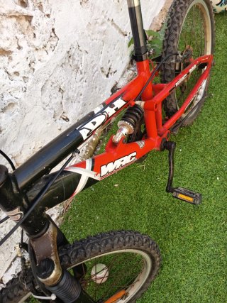 Bicicleta infantil roja