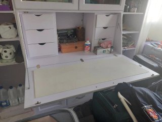 Librería secreter de madera maciza y cristal