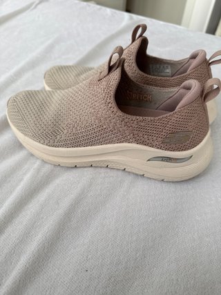 Tenis Skechers Beige y Rosa Mujer