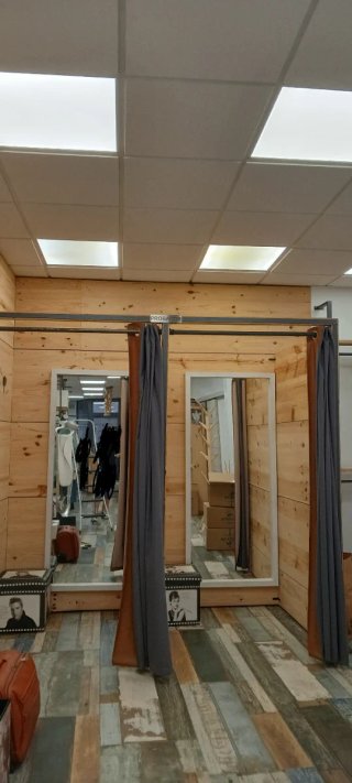 Lote de tablones de madera de pino.