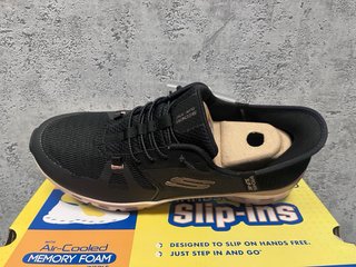 Zapatillas Moda Skechers Slip-Ins Negro/Dorado