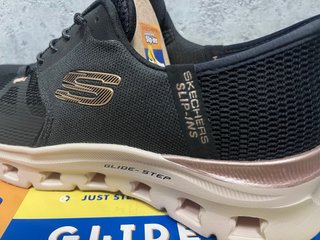 Zapatillas Moda Skechers Slip-Ins Negro/Dorado
