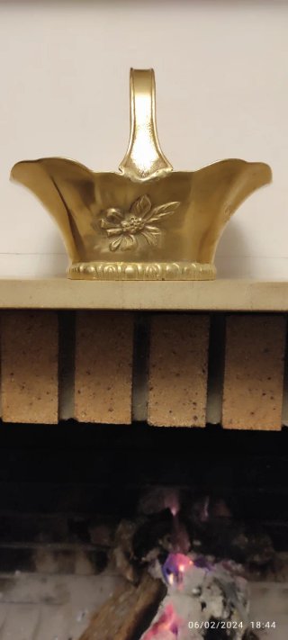 Cesta centro bronce con flor