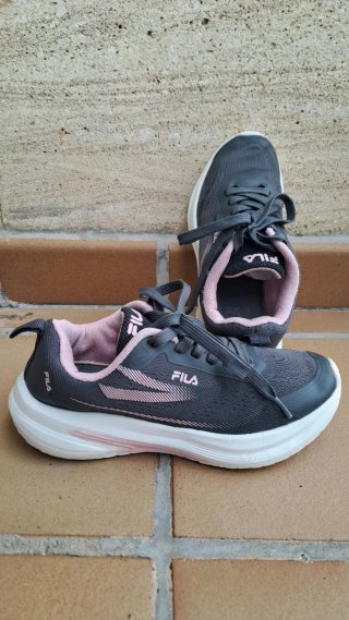 Deportivas Fila grises y rosas