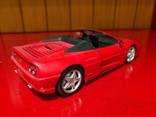 Modellino Ferrari F355 Spider 1:18 UT Models