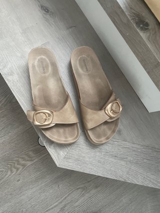 Sandalias Gioseppo Beige y Doradas