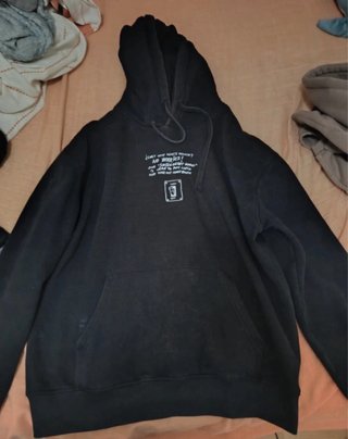 Sudadera Negra con Capucha