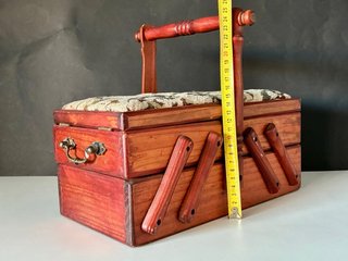 Costurero Vintage de Madera