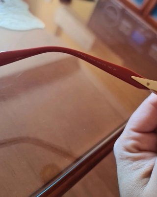 Gafas de sol Prada doradas y rojas