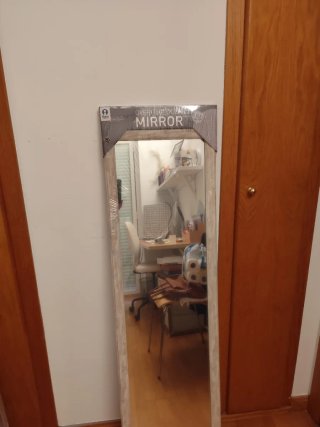 Espejo de Pared con Marco de Madera