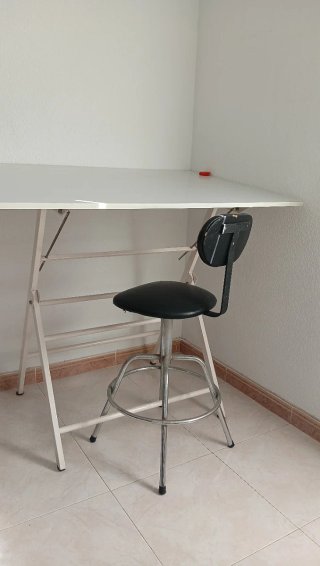 Mesa Dibujo Técnico y Taburete Giratorio
